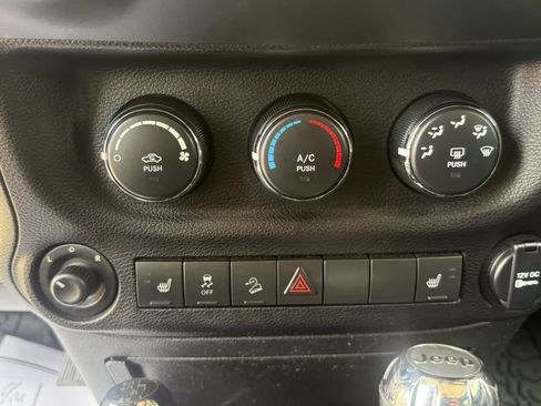 Used 2017 Jeep Wrangler Unlimited Sport w/ Quick Order Package 24S AWD/4WD image 18
