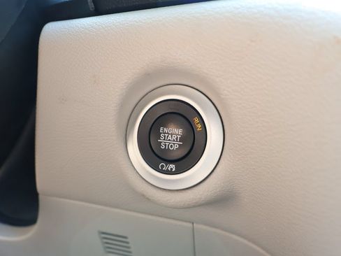 Used 2024 Chrysler Pacifica Touring-L FWD image 20