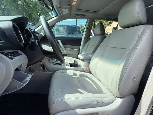 Used 2013 Toyota Highlander SE FWD image 14