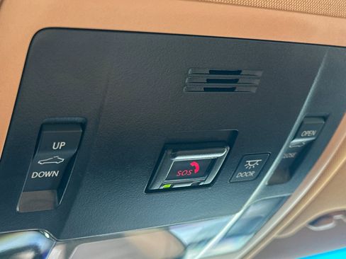 Used 2025 Lexus ES 300h w/ Premium Package image 22