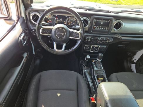 Used 2019 Jeep Wrangler Unlimited Sahara w/ Safety Group AWD/4WD image 17