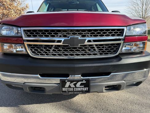 Used 2005 Chevrolet Silverado 2500 LT w/ Heavy-Duty Power Package image 45