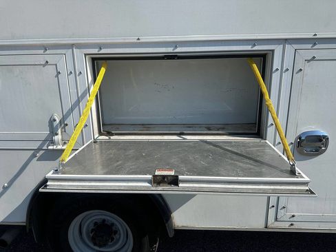 Used 2016 Ford E-350 and Econoline 350 Super Duty w/ Power Windows & Locks Group image 9