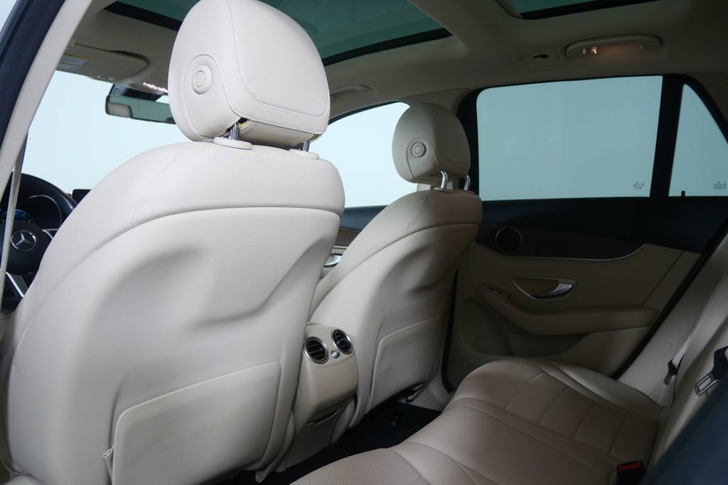 Used 2021 Mercedes-Benz GLC 300 4MATIC image 17