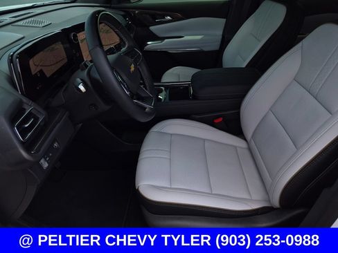 Used 2025 Chevrolet Traverse High Country FWD image 38