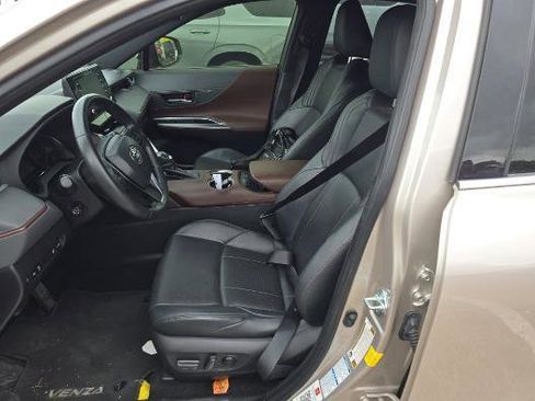 Used 2021 Toyota Venza XLE w/ Softex Package image 8