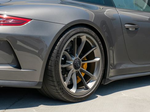 Used 2018 Porsche 911 GT3 RWD image 40