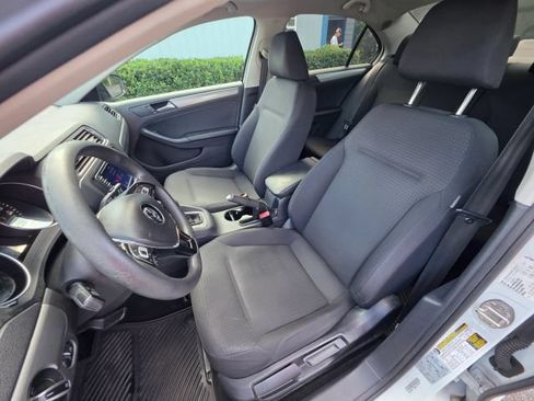 Used 2016 Volkswagen Jetta SE FWD image 14
