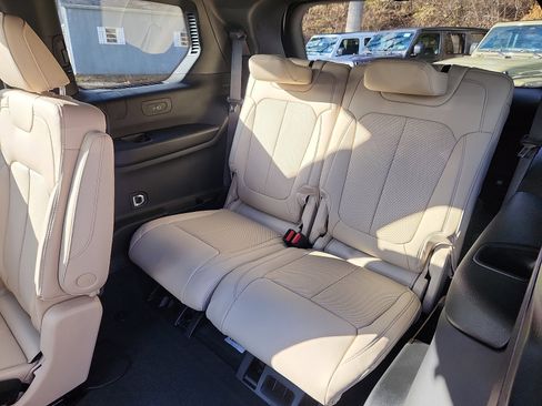 New 2025 Jeep Grand Cherokee L Limited w/ Luxury Tech Group II image 8