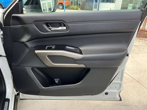 Used 2024 Nissan Pathfinder Platinum AWD/4WD image 32