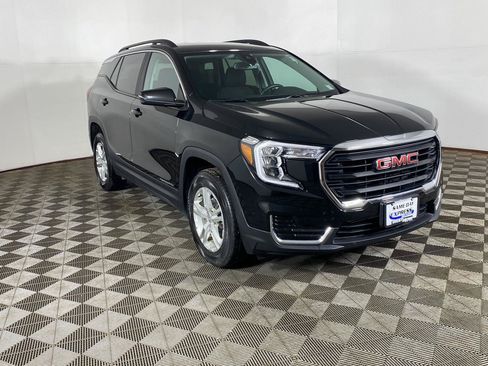 Used 2023 GMC Terrain SLE w/ Driver Convenience Package AWD/4WD image 3