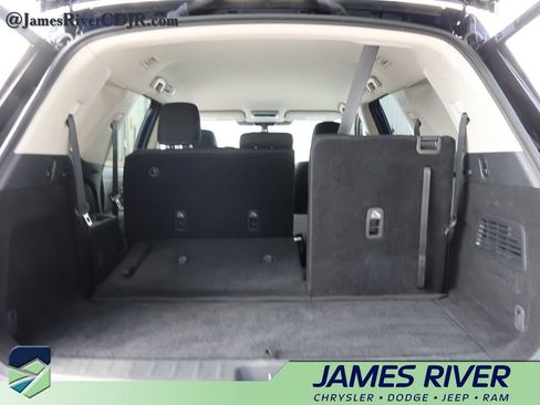 Used 2025 Nissan Pathfinder SV FWD image 15
