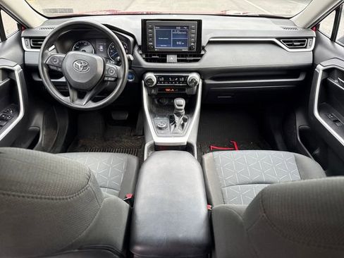 Used 2021 Toyota RAV4 XLE w/ Convenience Package image 18