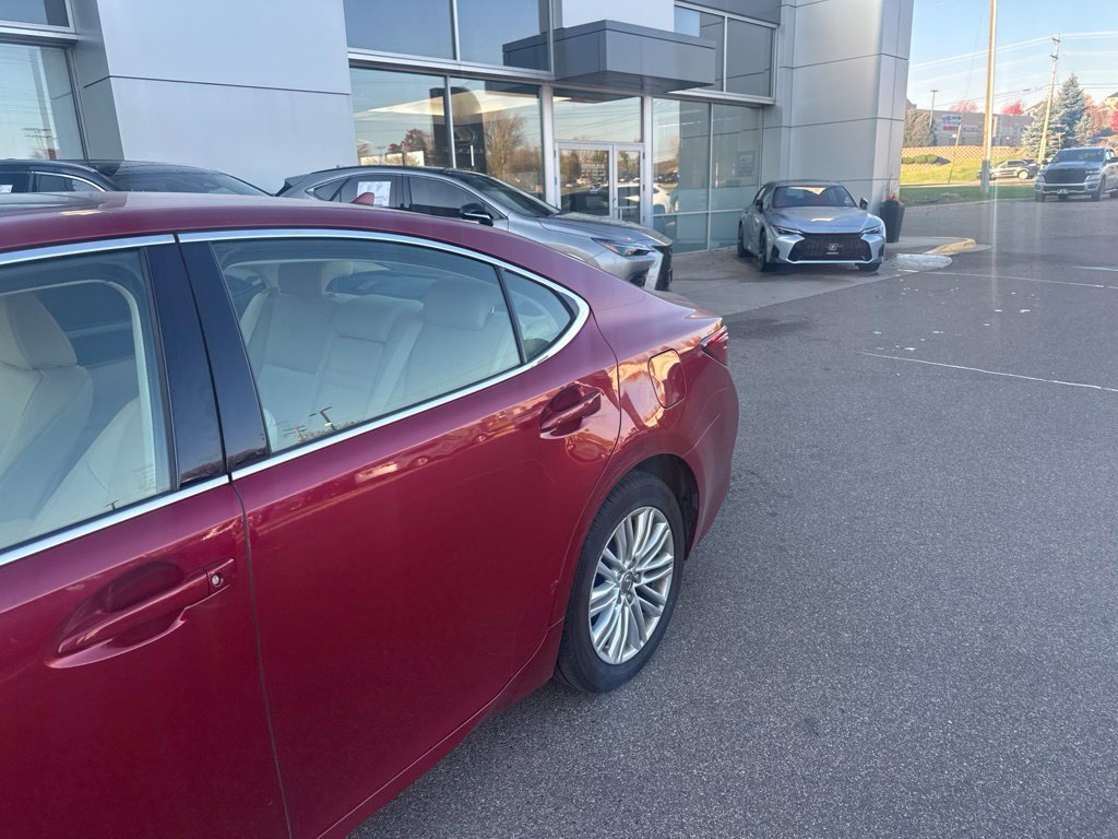 Used 2013 Lexus ES 350 w/ Luxury Pkg FWD image 5