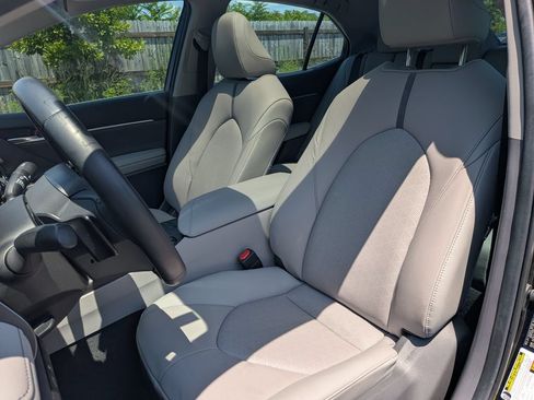 Used 2021 Toyota Camry XSE FWD image 12