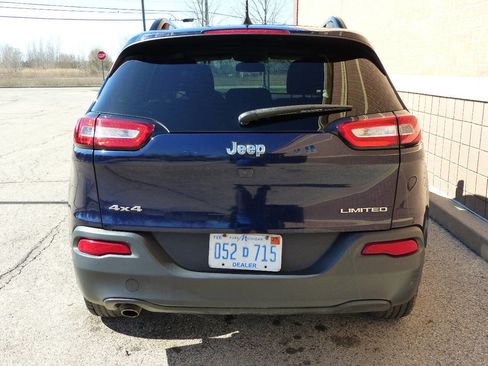 Used 2016 Jeep Cherokee Sport image 5