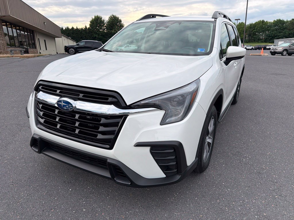 Certified 2025 Subaru Ascent Premium AWD/4WD image 1
