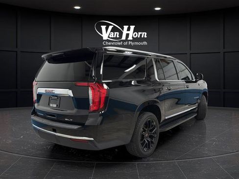 Used 2023 GMC Yukon XL SLT w/ SLT Premium Package image 7