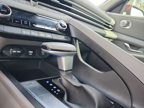 Used 2024 Hyundai Elantra SEL image 14