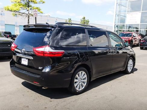 Used 2017 Toyota Sienna Limited Premium image 10
