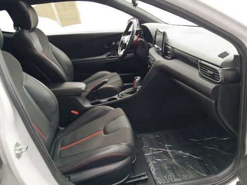 Used 2019 Hyundai Veloster Turbo FWD image 24