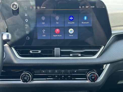 Used 2026 Chevrolet Equinox LT w/ Safety and Technology Package FWD image 10