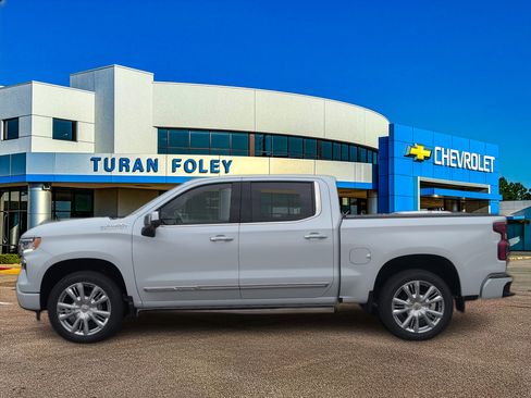 New 2026 Chevrolet Silverado 1500 High Country AWD/4WD image 2