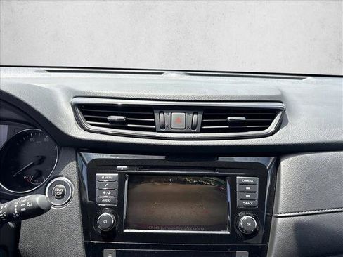 Used 2019 Nissan Rogue SV FWD image 14