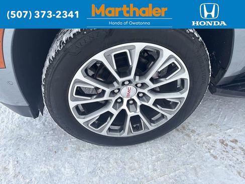 Used 2025 GMC Yukon XL Denali image 9