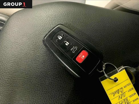 Used 2021 Toyota RAV4 XLE w/ Convenience Package AWD/4WD image 15