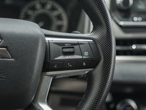 Used 2024 Mitsubishi Outlander SE FWD image 35