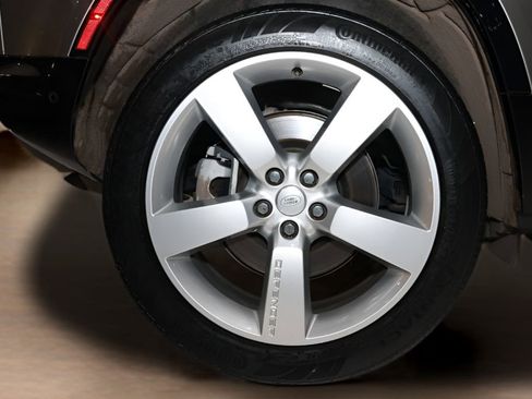 Used 2023 Land Rover Defender 110 X-Dynamic SE image 46