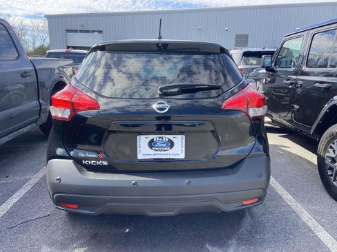 Used 2020 Nissan Kicks S image 8