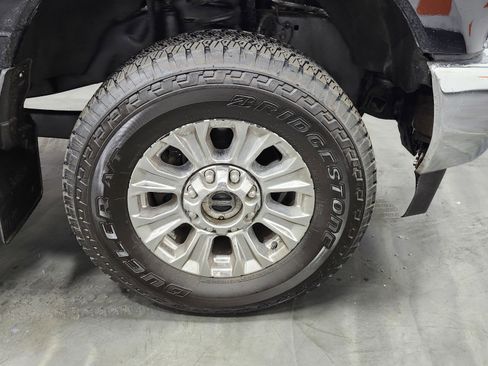 Used 2019 Ford F350 XLT w/ XLT Premium Package image 10