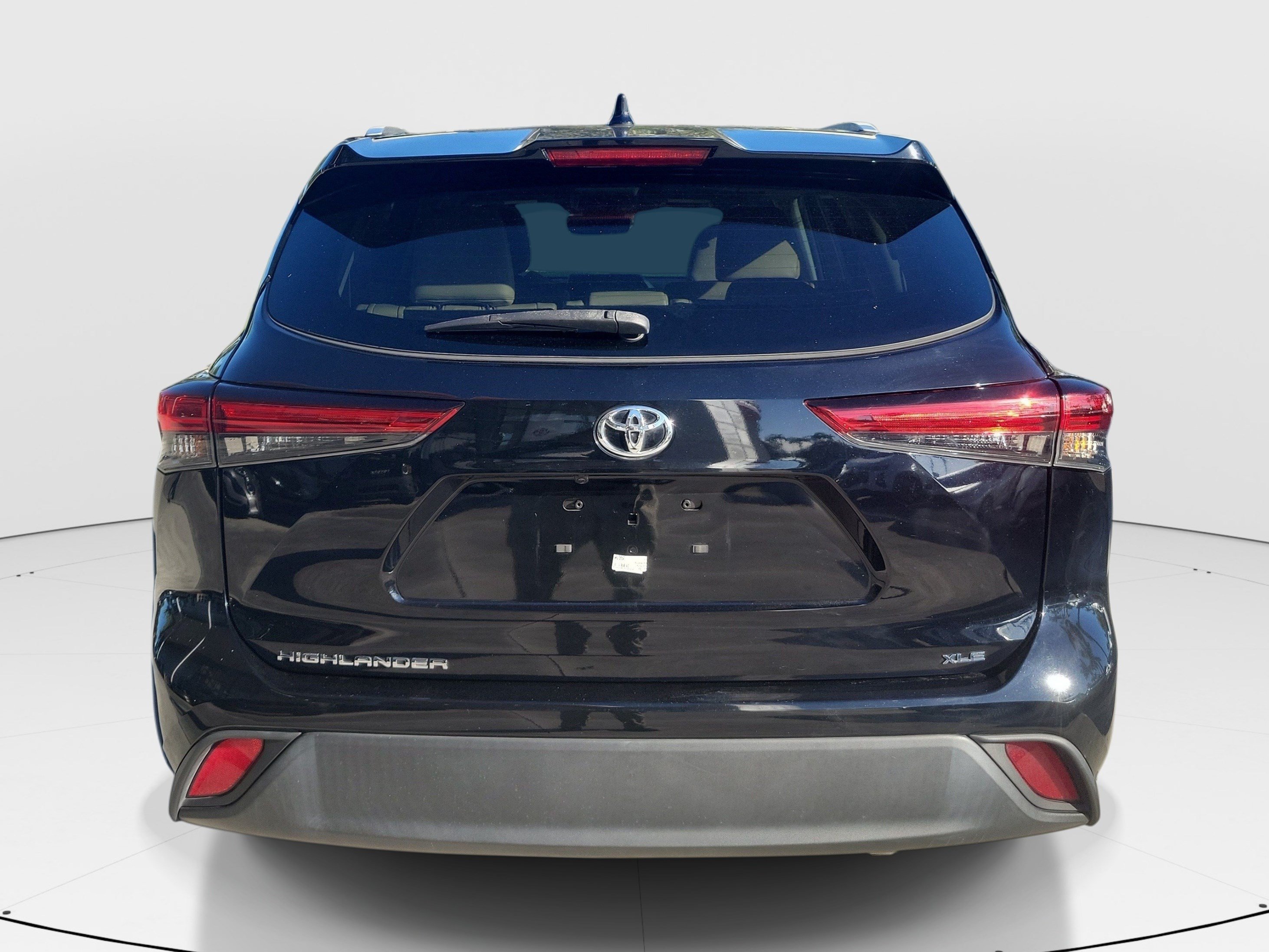 Used 2022 Toyota Highlander XLE FWD image 6