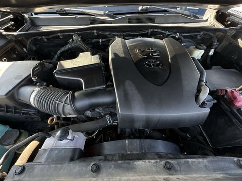 Used 2018 Toyota Tacoma TRD Sport w/ Technology Package RWD image 27