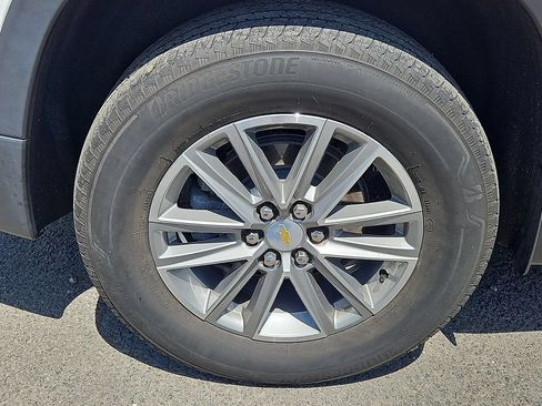 Certified 2023 Chevrolet Traverse LT FWD image 35
