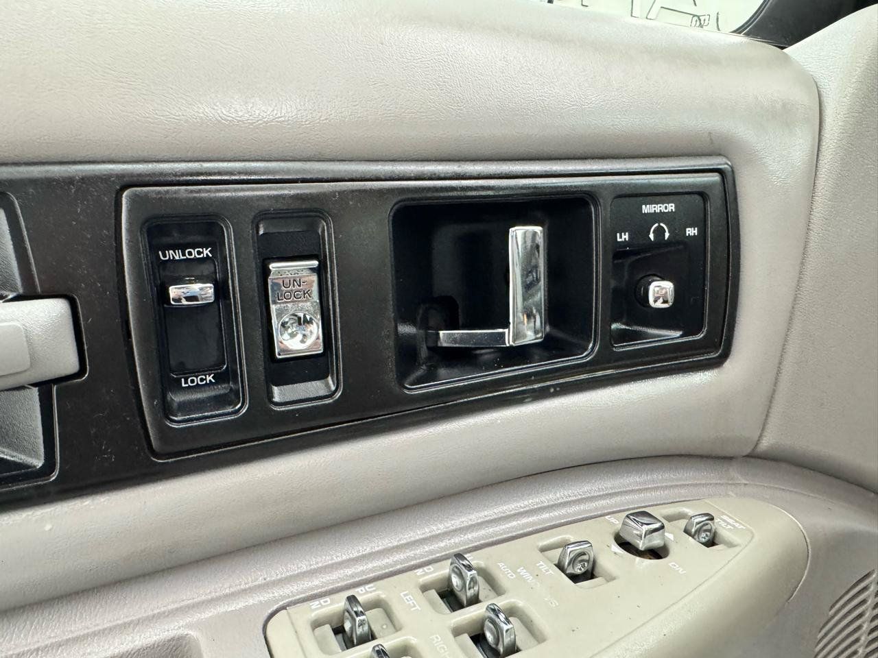 Used 1996 Chevrolet Impala SS RWD image 13