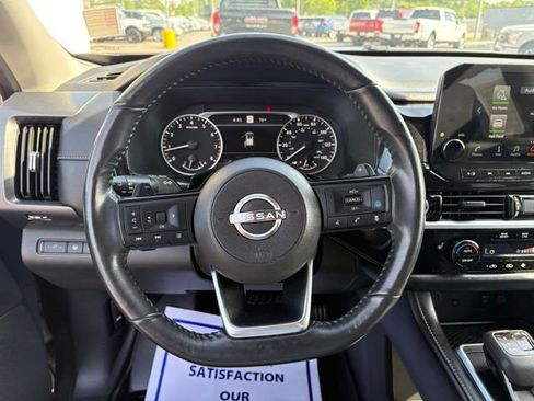 Used 2023 Nissan Pathfinder SL FWD image 16