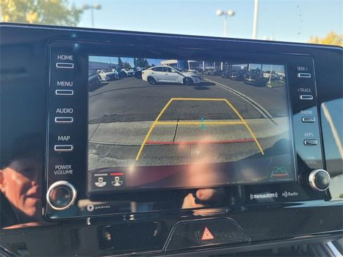 Used 2022 Toyota Venza LE image 21