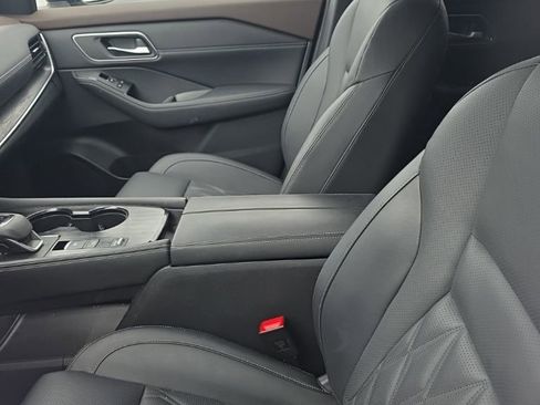 Used 2022 Nissan Rogue Platinum w/ Head-Up Display Package image 2