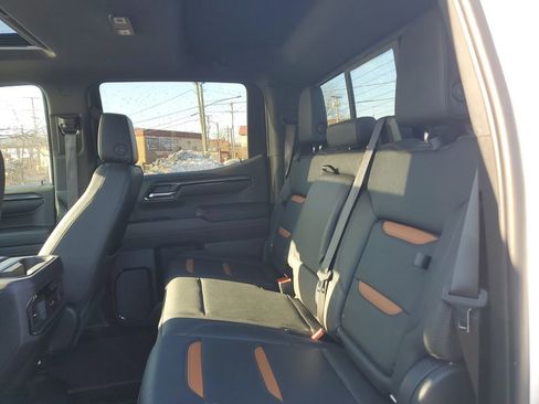 Used 2022 GMC Sierra 1500 AT4 w/ AT4 Premium Package AWD/4WD image 9