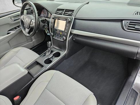 Used 2016 Toyota Camry SE image 19