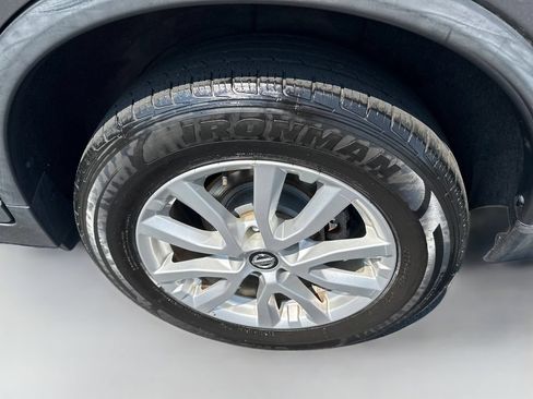 Used 2019 Nissan Rogue SV AWD/4WD image 32
