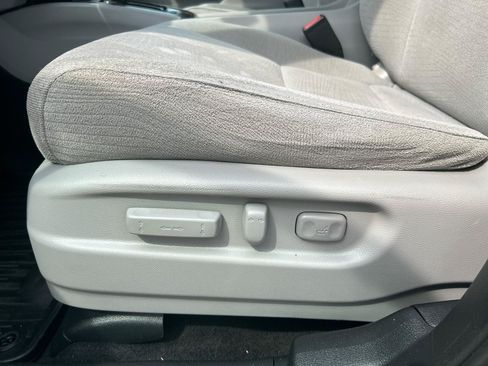 Used 2017 Honda Pilot EX image 9