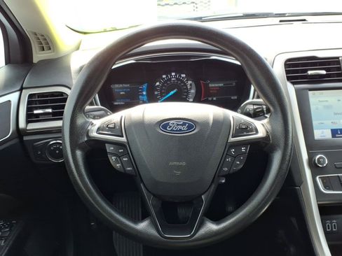 Used 2020 Ford Fusion SE FWD image 9