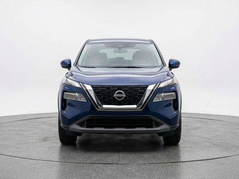 Used 2025 Nissan Rogue SV AWD/4WD image 2