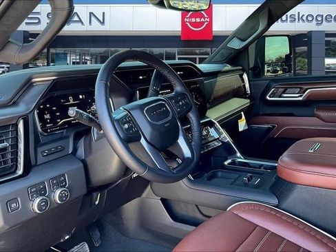 Used 2025 GMC Sierra 2500 Denali Ultimate image 15