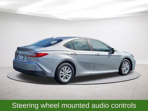 Used 2025 Toyota Camry LE image 7