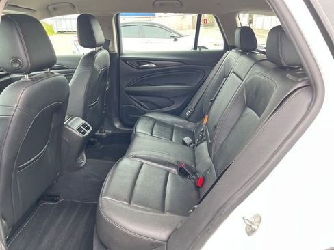 Used 2019 Buick Regal Essence w/ Driver Confidence Package I image 14